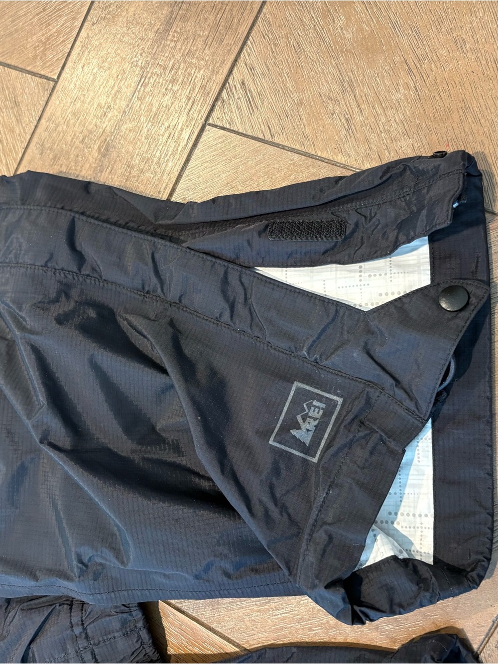 REI Rain Pants Womens Medium Petite Black Nylon Hiking Camping Outdoors EUC - Picture 6 of 8